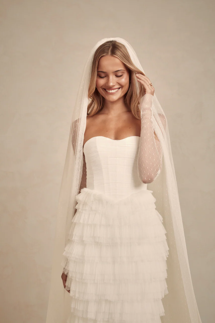 CHLOE VEIL